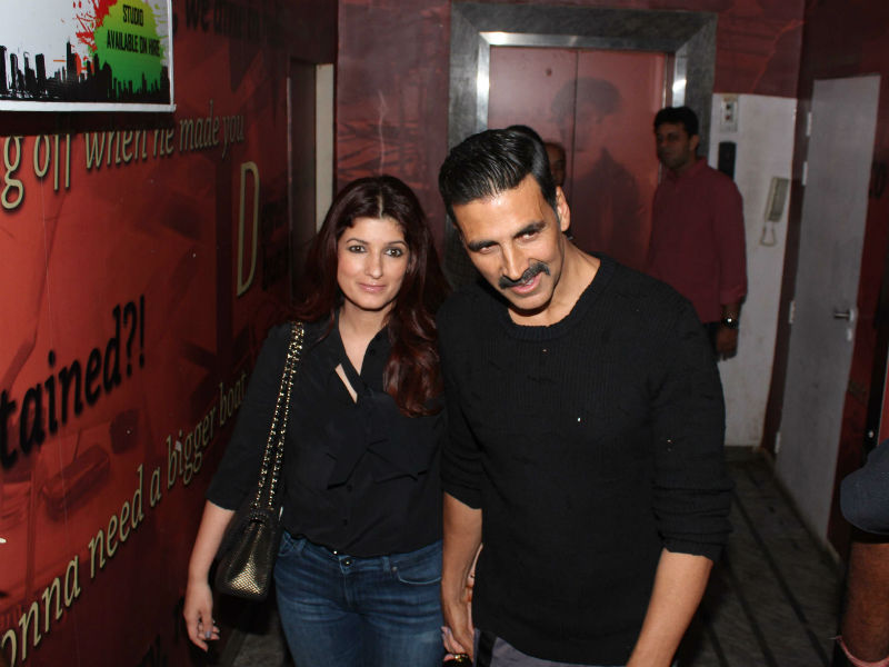 काबिल Vs रईसः ऋतिक रोशन और शाहरुख खान की फिल्मों की स्क्रीनिंग पर पहुंचे सितारे काबिल Vs रईसः ऋतिक रोशन और शाहरुख खान की फिल्मों की स्क्रीनिंग पर पहुंचे सितारे