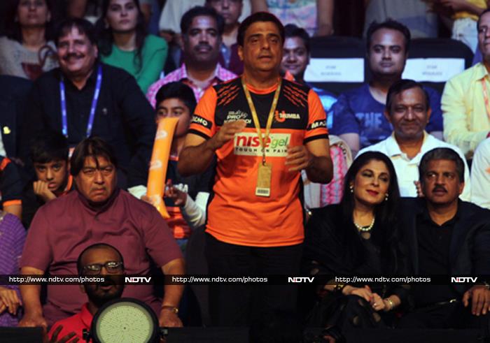 Bachchans Attend Pro-Kabaddi League With Rishi, Aamir, Genelia