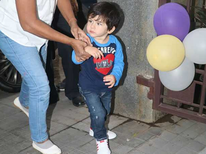 रणविजय सिंह की बेटी की बर्थडे पार्टी का हिस्सा बने तैमूर अली खान