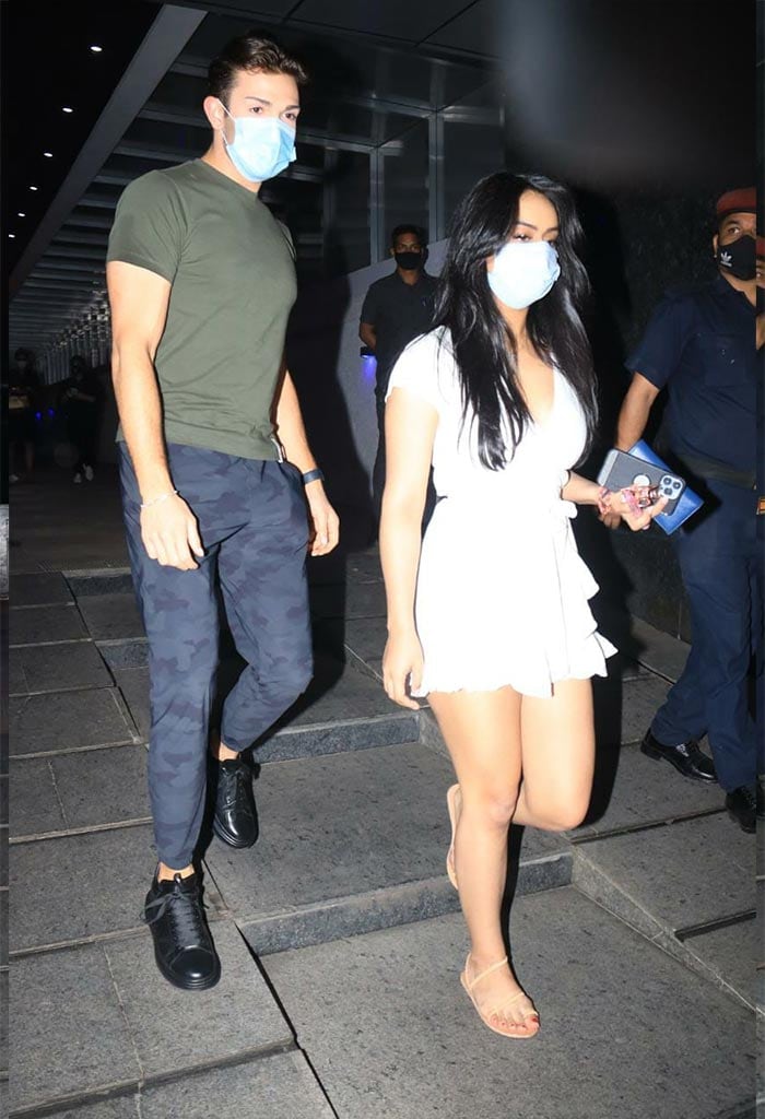 Kajol And Ajay Devgn\'s Daughter Nysa Steps Out For Dinner With Friend