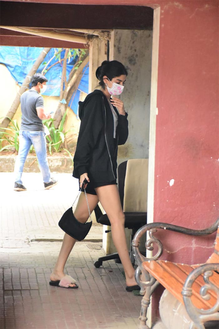 Kajol And Khushi Kapoor Are Busy Staying Fit