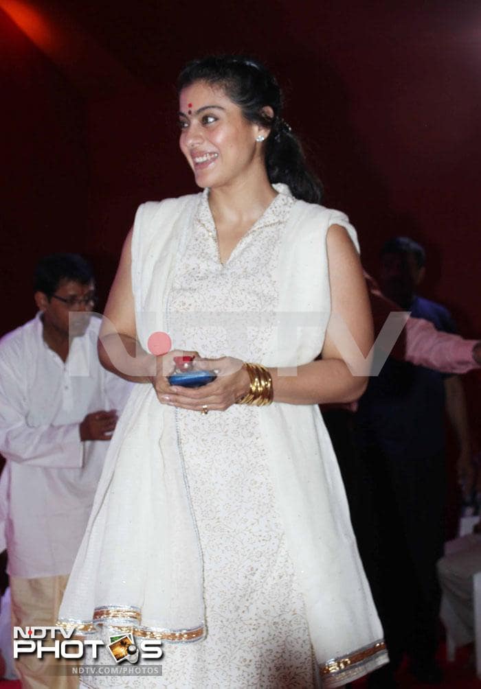 Kajol, Tanisha, Tanuja celebrate <i>Durga Puja</i>