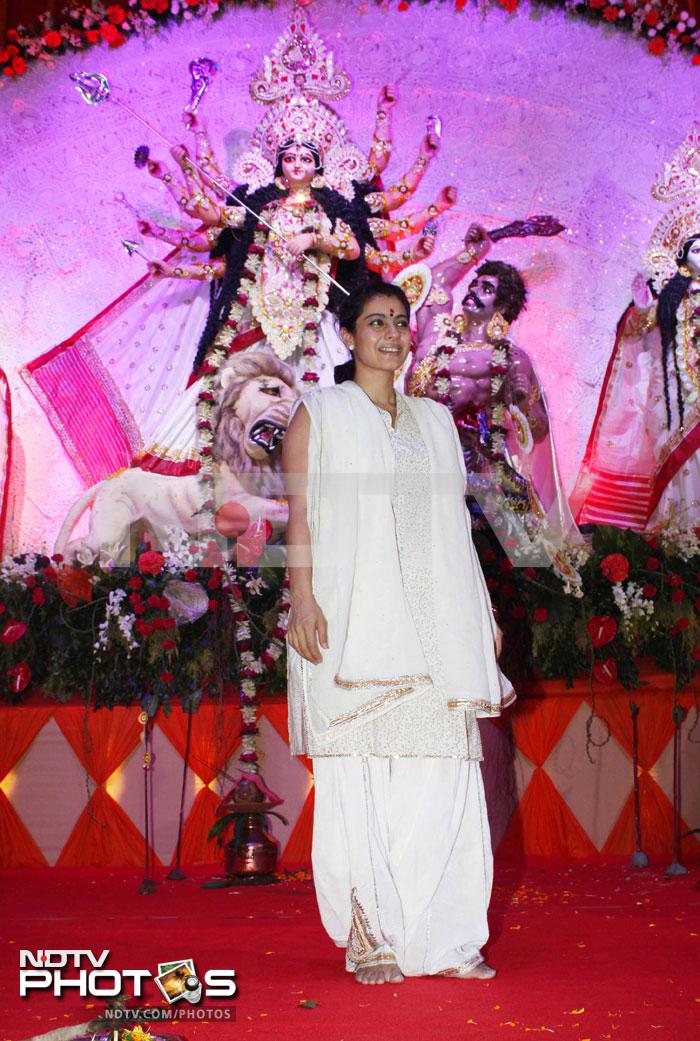 Kajol, Tanisha, Tanuja celebrate <i>Durga Puja</i>