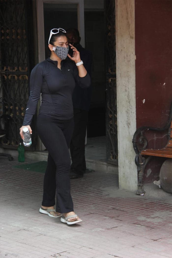 Kajol looked cool in a black gym outfit. (Image courtesy: Varinder Chawla)