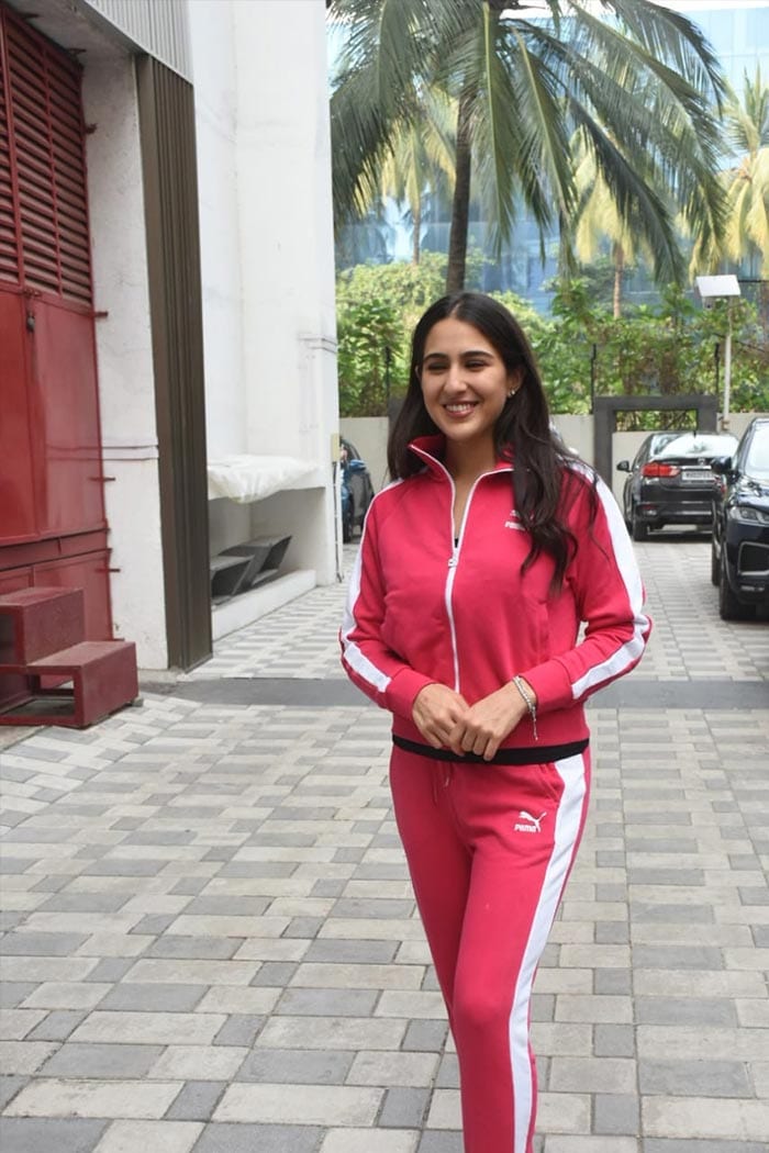 Sara Ali Khan was all smiled for the paparazzi outside T-Series office. (Image courtesy: Varinder Chawla)