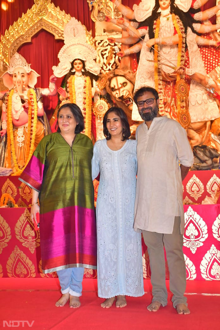 Kajol, Rani Mukerji, Kiara Advani Join Durga Puja Festivities Like This