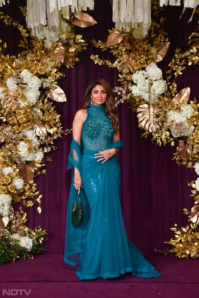 Shilpa Shetty opted for a stunning blue saree (Image Courtesy: Varinder Chawla)