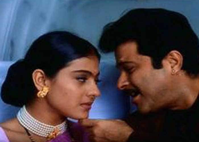 Kajol then went on to star opposite Anil Kapoor in the moving family drama <i>Hum Aapke Dil Mein Rehte Hain</i>. She received another Filmfare Best Actress nomination, but lost to Aishwarya Rai for Hum <i>Dil De Chuke Sanam</i>.