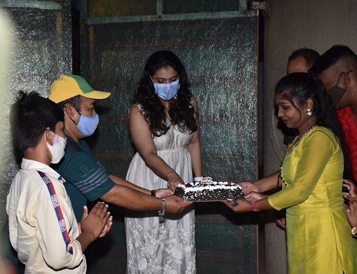 Kajol was sweet enough to have a cake-cutting session with her young fans.