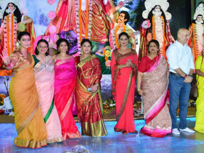 Kajol Spotted With Family At Durga Puja Pandal Kajol Spotted With Family At Durga Puja Pandal