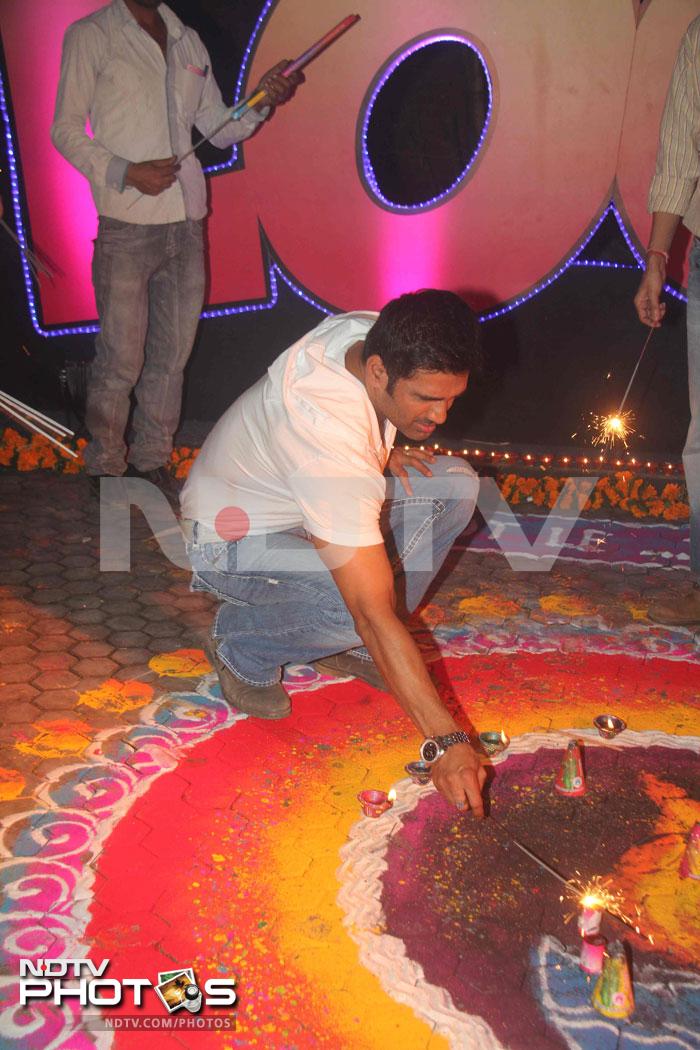 Rakhi, Mika celebrate Diwali together