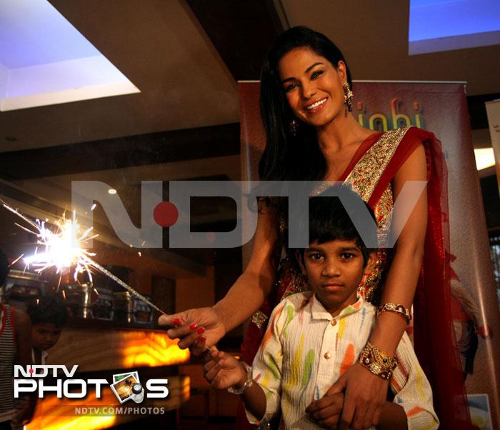 Veena Malik enjoys Diwali with her adopted daughter Payal Kamble.