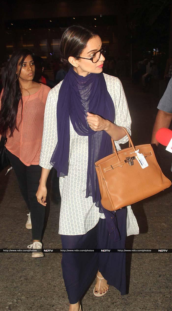Yes, This Actress at the Airport is Kangana Ranaut