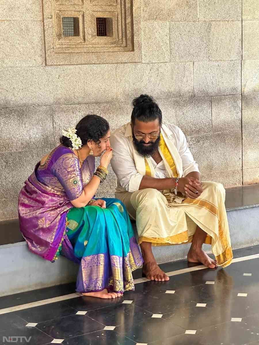 उन्होंने आगे बताया, "कई बार मुझे बहुत जोखिम भरे सीन्स शूट करने होते थे, इसलिए उनके लिए भी तनाव बना रहता था. इसलिए इसे संभालना बहुत मुश्किल होता है. साथ ही, एक डिजाइनर होने के नाते, सेट पर उन्हें यह सुनिश्चित करना होता है कि सभी की ड्रेस की बनावट और रंग फिल्म की कहानी से मेल खाए. उन्होंने इसे बखूबी किया."