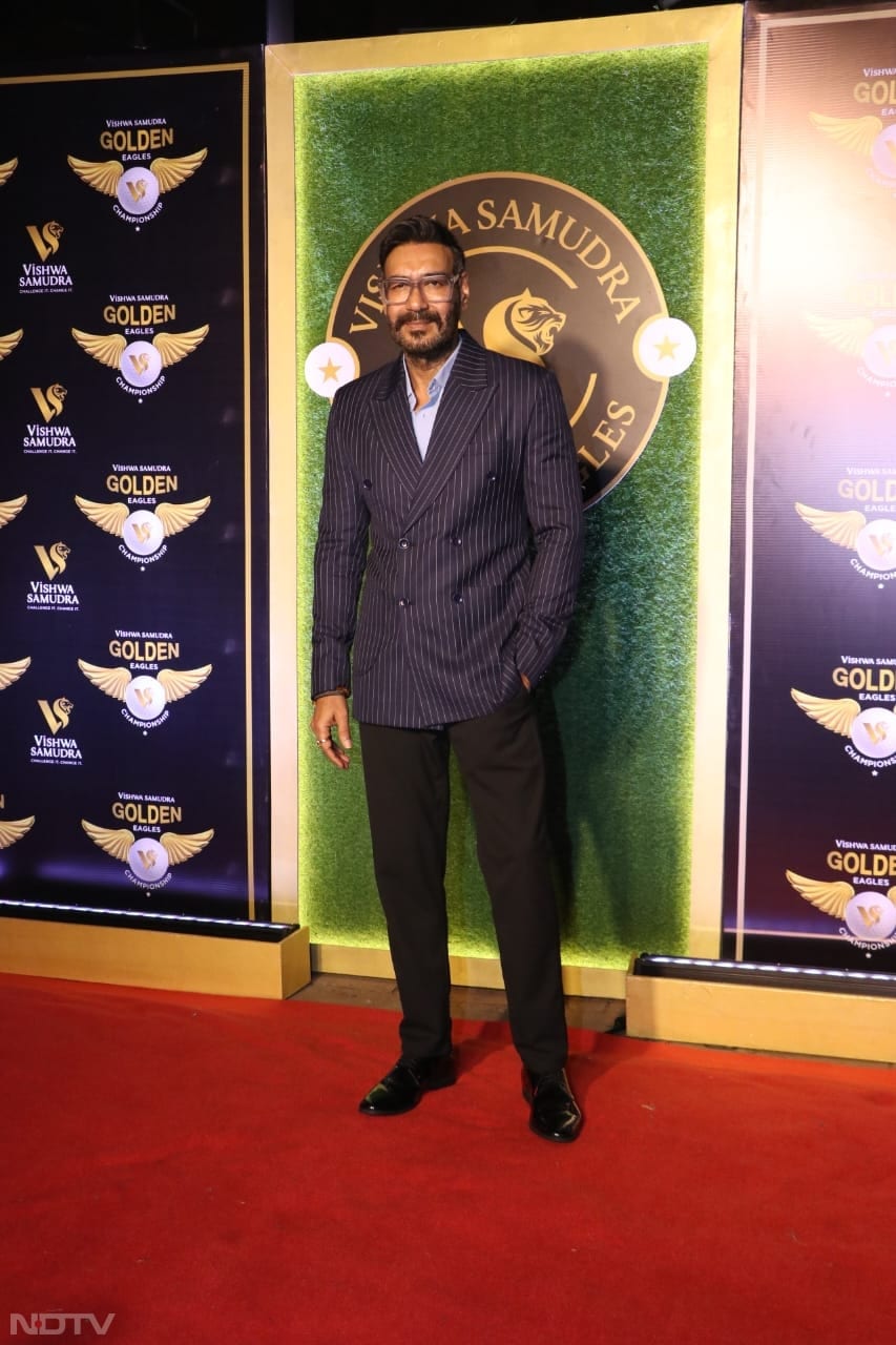 Ajay Devgn posed for the shutterbugs. (Image Courtesy: Varinder Chawla)