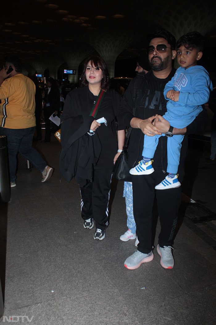 Kapil Sharma And Ginni Chatrath\'s Fam-Jam At The Airport