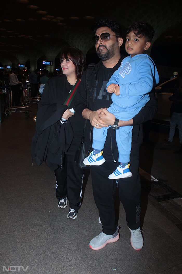 Kapil Sharma And Ginni Chatrath\'s Fam-Jam At The Airport
