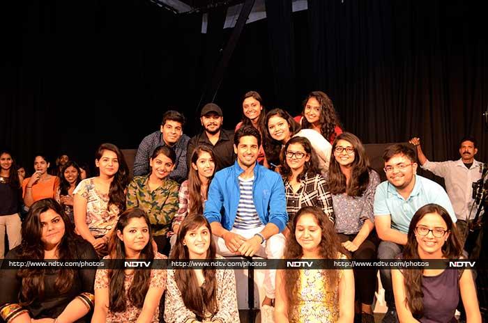 Sidharth was roped in for a picture with fans. <br><br>Image Courtesy: Chayan Rastogi