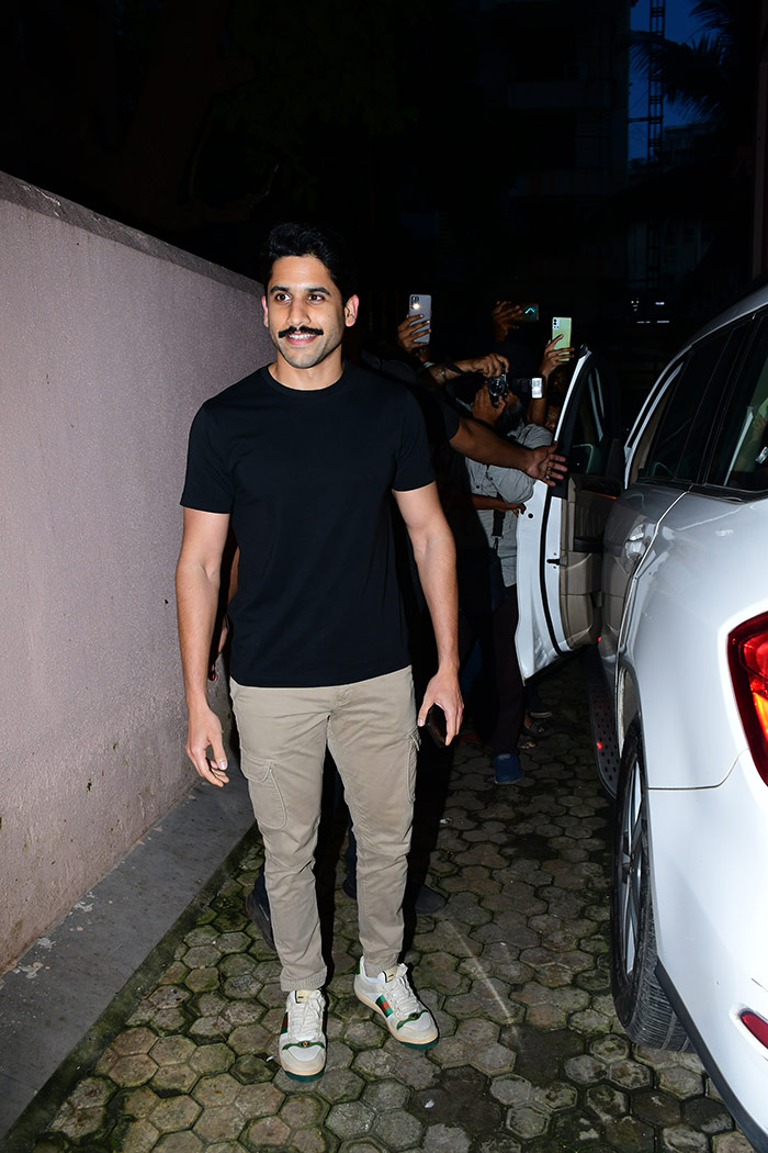 Naga Chaitanya happily posed for shutterbugs outside Sanjay Leela Bhansali's office in Juhu.