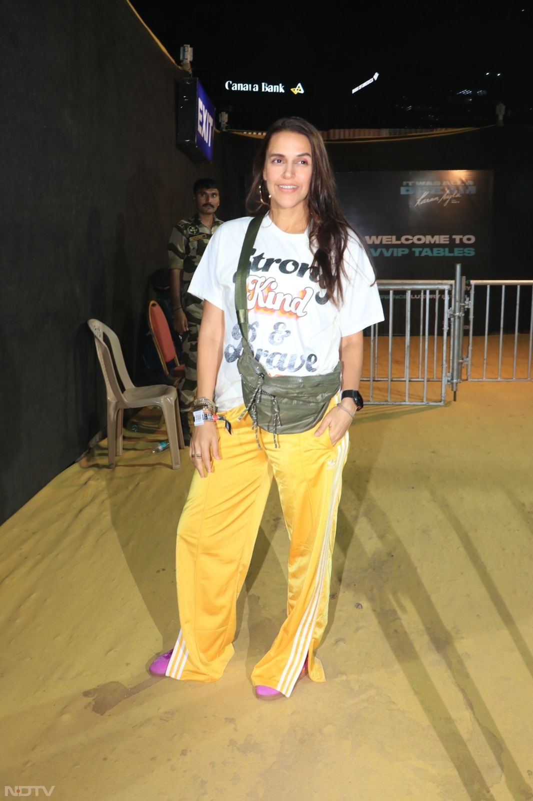 Neha Dhupia posed for the papparazzi at Karan Aujla's concert. (Image Courtesy: Varinder Chawla)