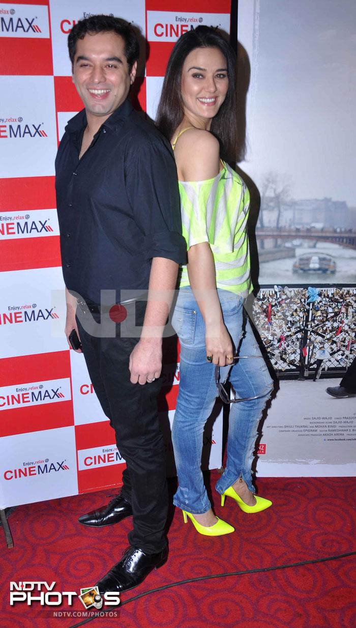 Preity Zinta posed with director of the film Prem Raj.