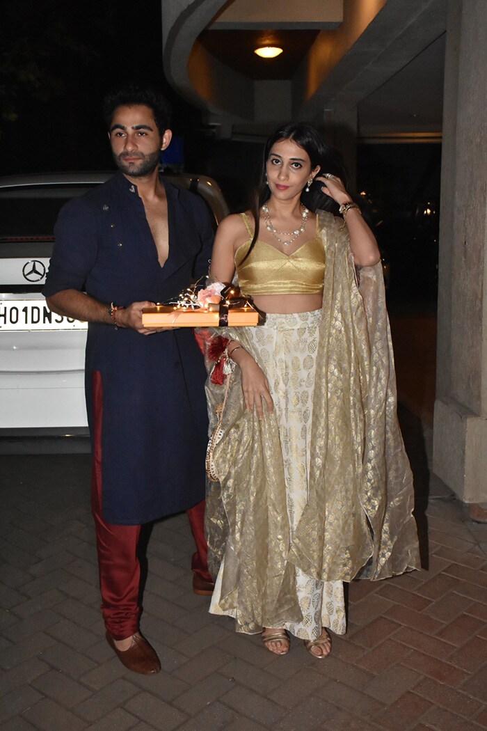 Kareena's cousin Armaan Jain and his wife Anissa were pictured arriving for the dinner.
(Image courtesy: Varinder Chawla)