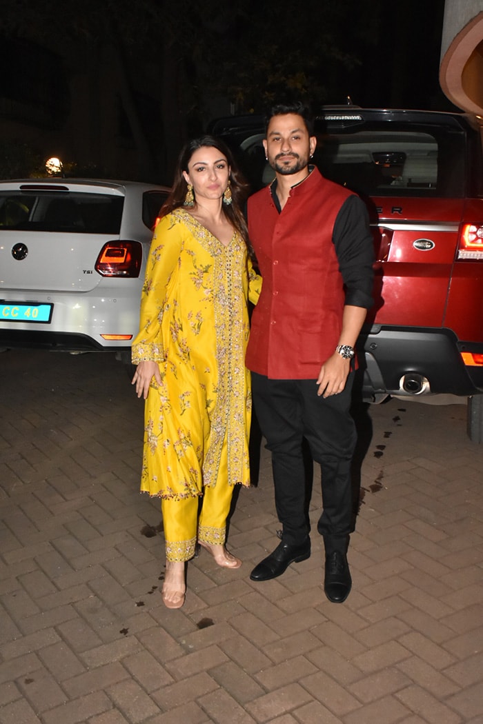 Kareena's sister-in-law Soha Ali Khan was also clicked at the dinner with husband Kunal Kemmu.
(Image courtesy: Varinder Chawla)