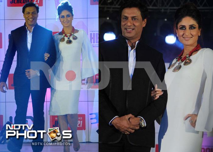 Director Madhur Bhandarkar accompanied Kareena on the ramp.