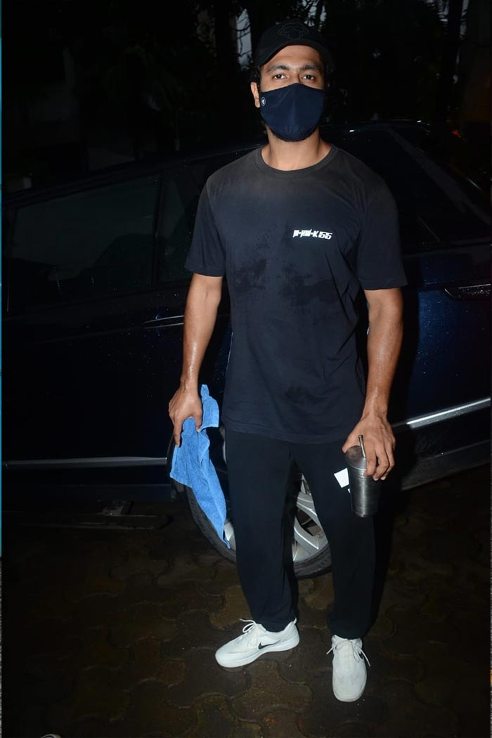 Actor Vicky Kaushal stopped a while for the paparazzi outside his dance class.