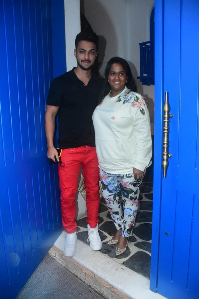 Aayush Sharma and wife Arpita Khan went on a date at a Bandra eatery.