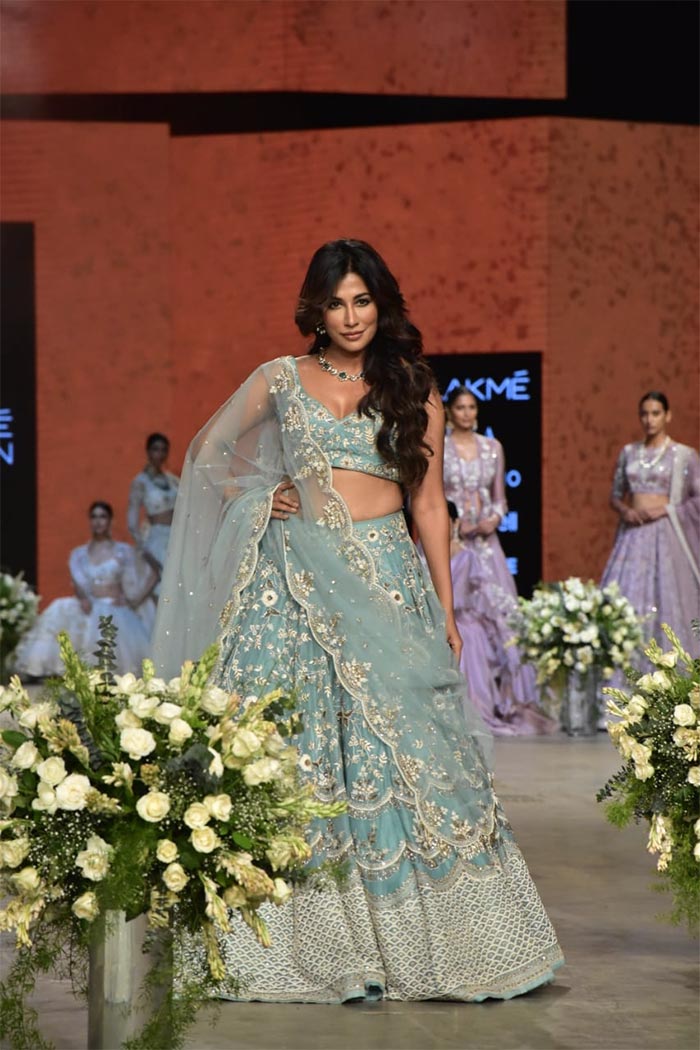 Chitrangda Singh was a sight to behold as she showstopped for Shikha And Srishti.