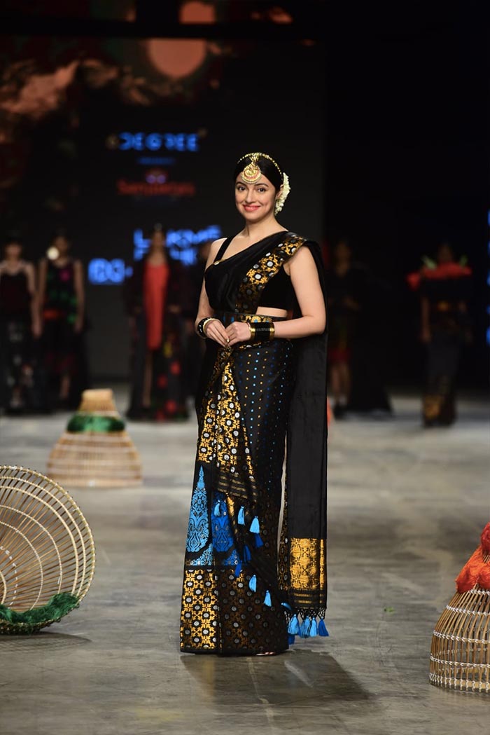 Divya Khosla Kumar's <I>saree</i> game was strong. She walked the ramp for Sanjukta Dutta.
