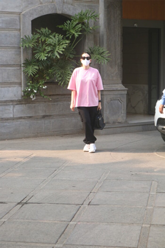 Kareena Kapoor-Saif Ali Khan\'s Day Out With Family