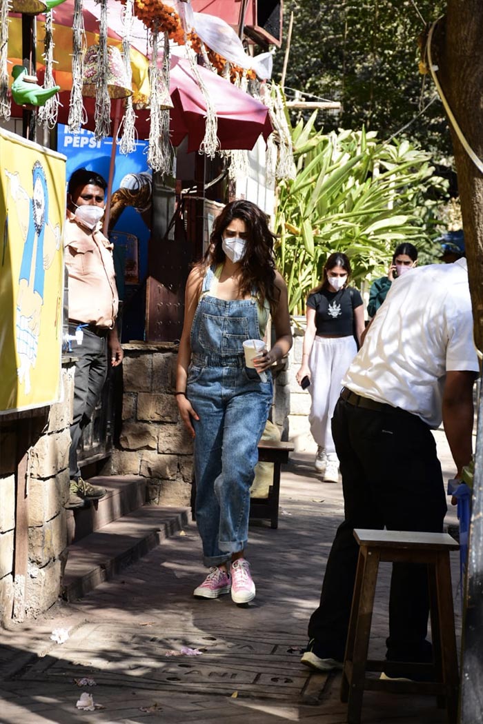 Janhvi Kapoor, dressed in denim jumpsuit, looked stylish