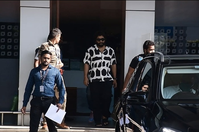 Kareena Kapoor, Sister Karisma And Allu Arjun"s Airport Diaries