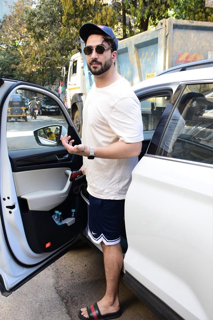 TV actor Aly Goni posed for shutterbugs in Bandra.