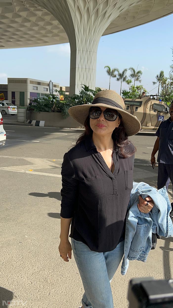 Kareena Kapoor And Preity Zinta Are Stylish Lessons In How To Ace The Airport Look