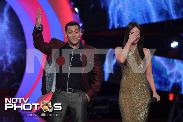 Kareena, Salman shake it for Bigg Boss