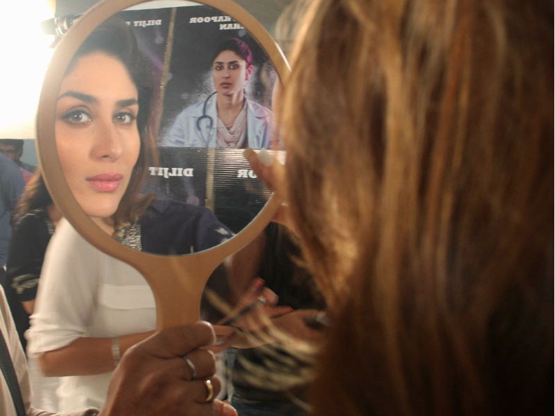 Photo : Through the Looking Glass: Kareena and Alia