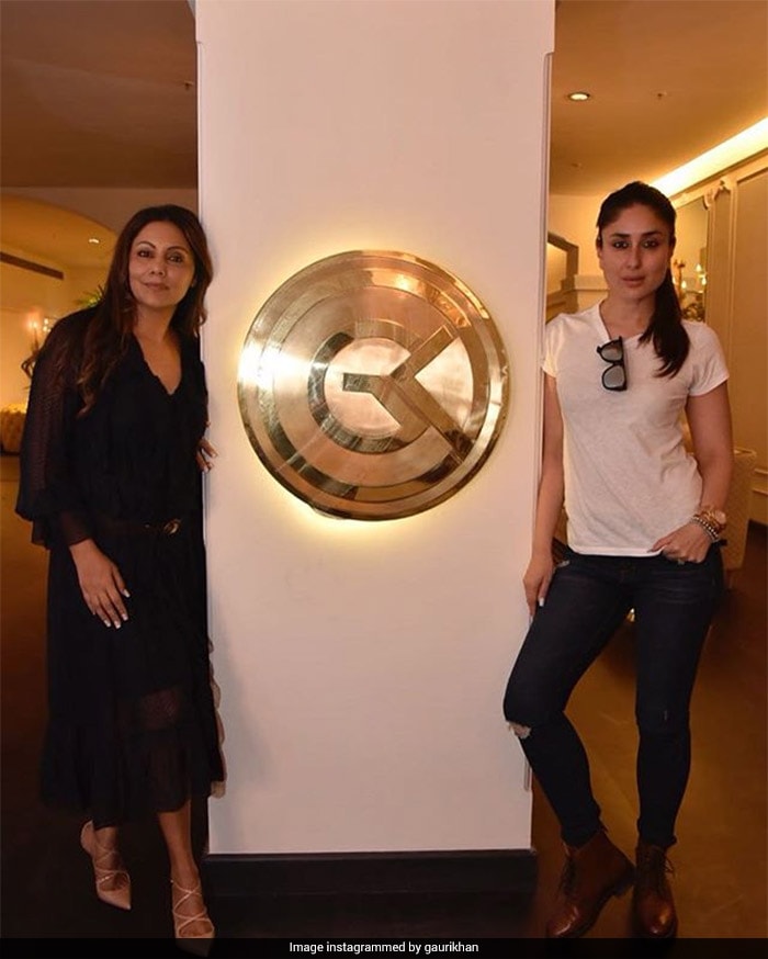 Kareena Kapoor Drops By Gauri Khan\'s Store