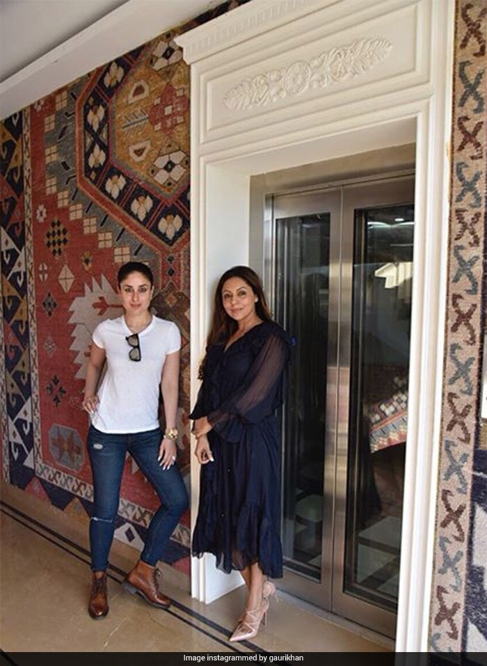 Kareena Kapoor Drops By Gauri Khan\'s Store