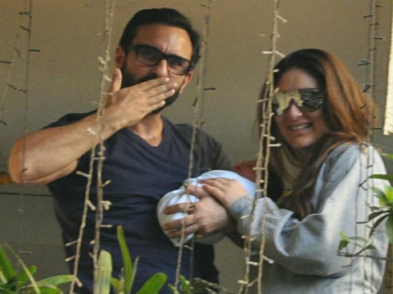 Photo : Kareena Kapoor And Son Taimur Come Home With Saif By Their Side
