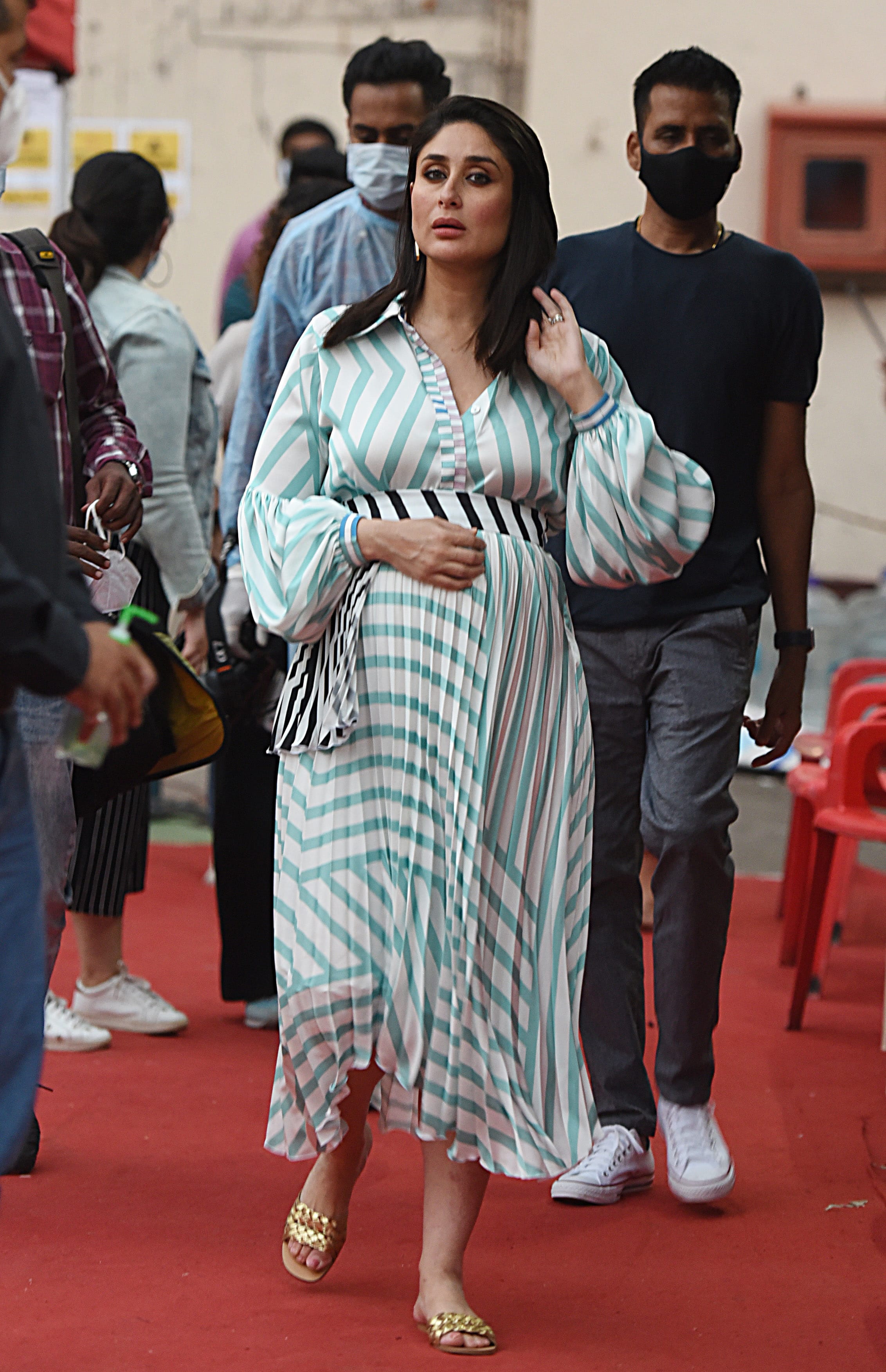 Kareena Kapoor Is Acing Pregnancy Style One OOTD At A Time