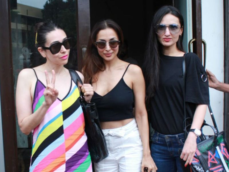 Photo : Inside Kareena And Karisma's Busy Mid-Week Plans