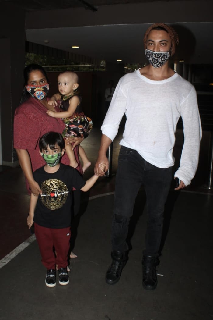 In another part of the city, Aayush Sharma, Arpita Khan Sharma and their kids Ayat and Ahil Sharma were spotted at the Mumbai airport.