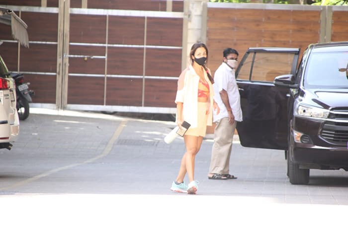 Alternatively, Kareena\'s BFF Malaika Arora was also pictured outside her gym.
