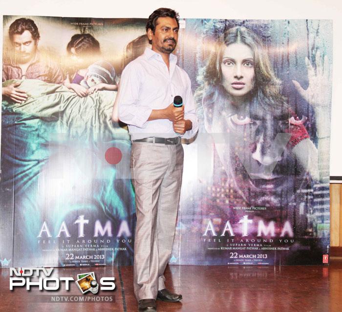 Nawazuddin is the center of female attention