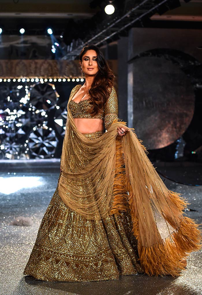 Kareena Kapoor Sprinkles Gold On The Runway