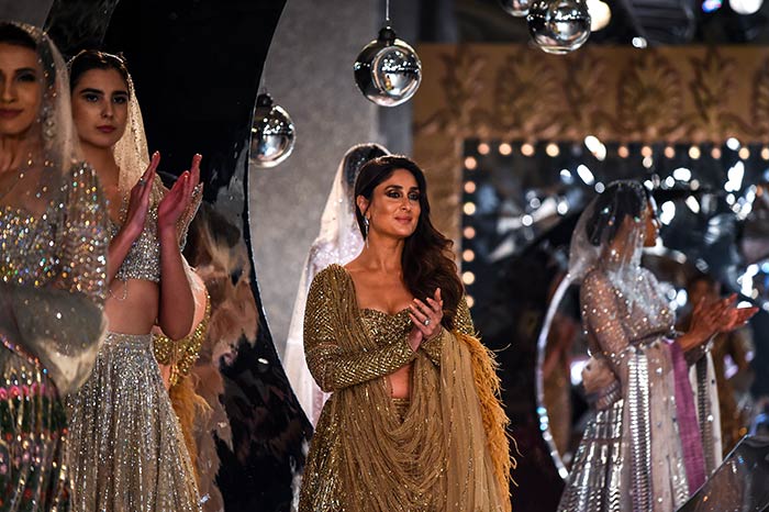 Kareena Kapoor Sprinkles Gold On The Runway