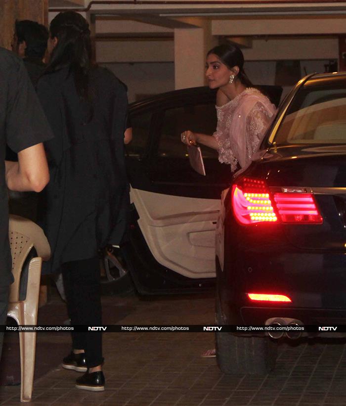 Sonam, Karisma, Arjun Attend Kareena Kapoor\'s Party